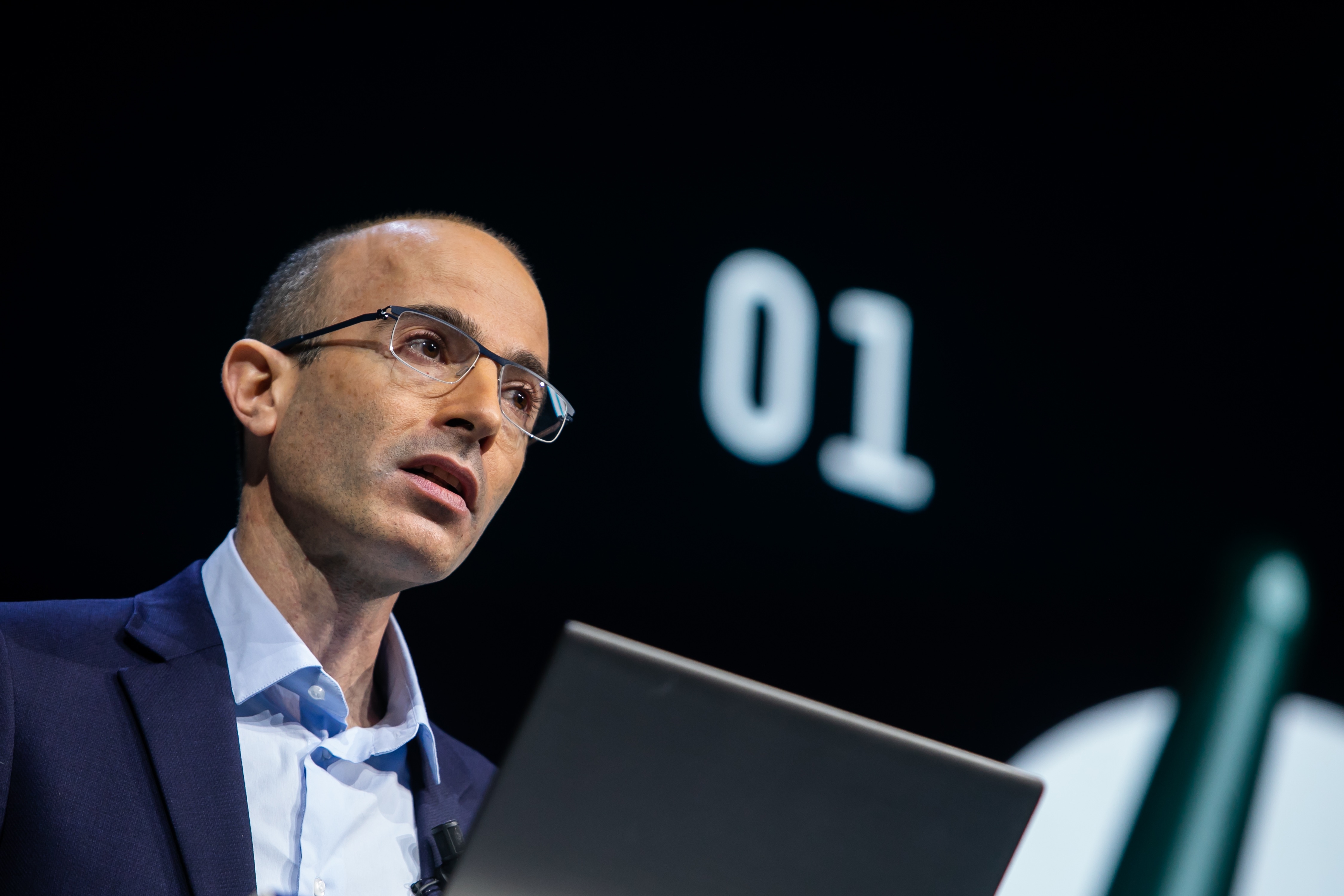 Pour Yuval Noah Harari, les IA pourraient signer « la fin de l'histoire humaine »