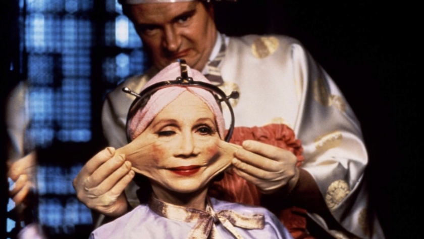 Dans Brazil, le film de Terry Gilliam, certains personnages sont prêts à tout pour rester jeunes...