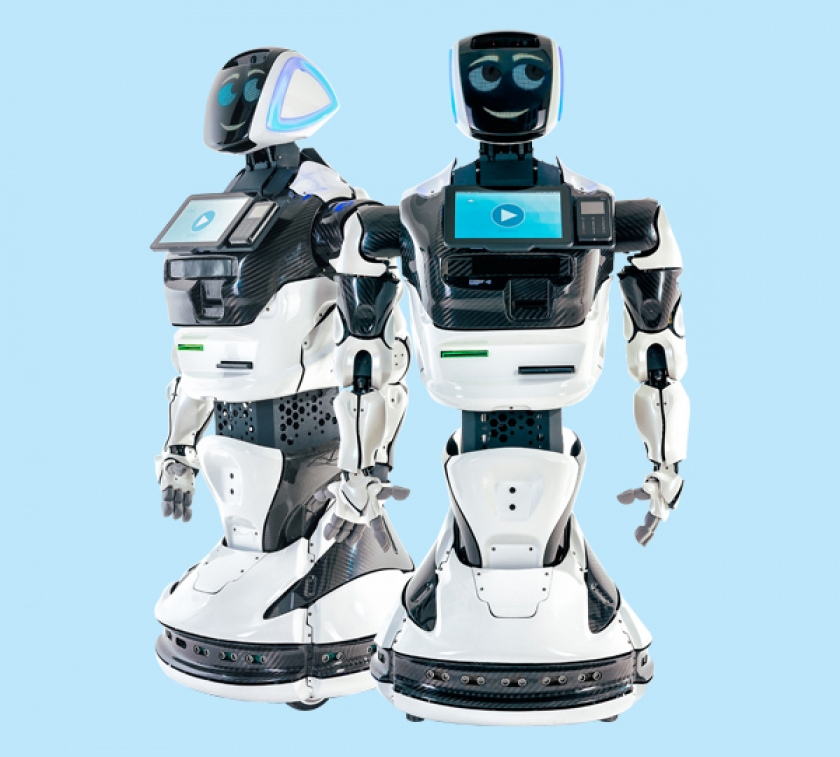 Un robot humanoïde souriant